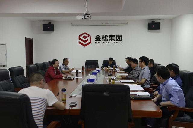 工作人員正在做檢驗