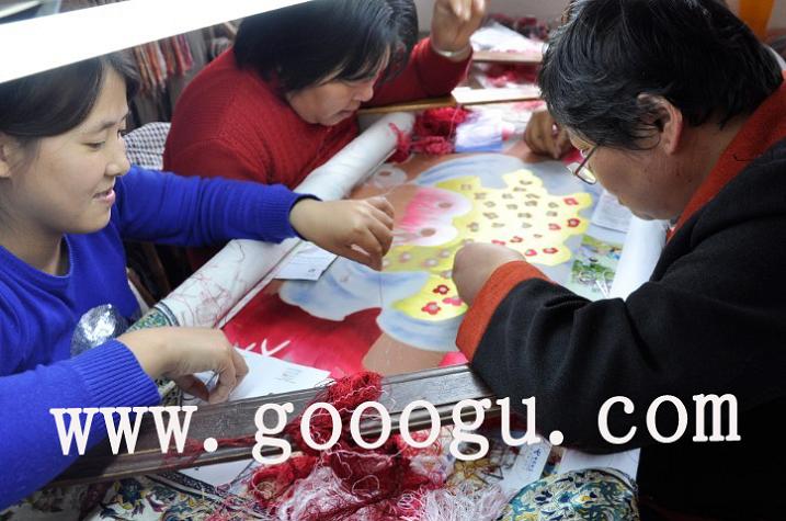 刺繡工藝師，雙面繡隔斷刺繡現(xiàn)場(chǎng)