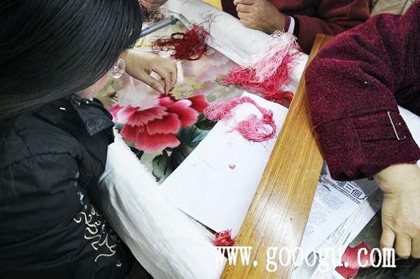 嬌古蘇繡，大型刺繡屏風定做加工，刺繡現(xiàn)場